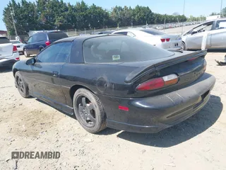 1998 Chevrolet Camaro Z28 z VIN 2G1FP22G2W2118336, wystawiony jako IAAI lot #42112851 z przebiegiem 122 385 mil mil oraz . Historia ofert i sprzedaży dostępna na DreamBid. Obrazek 3.