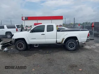2010 Toyota Tacoma PreRunner z VIN 5TETU4GN2AZ738605, wystawiony jako IAAI lot #42057488 z przebiegiem 233 974 mil mil oraz . Historia ofert i sprzedaży dostępna na DreamBid. Obrazek 15.