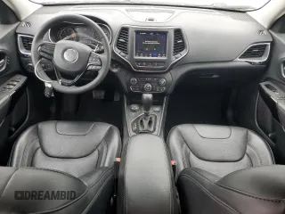 2023 Jeep Cherokee Altitude Lux z VIN 1C4PJMMB9PD101880, wystawiony jako Copart lot #59031145 z przebiegiem 17 888 mil mil oraz Szkoda całkowita • Salvage title. Historia ofert i sprzedaży dostępna na DreamBid. Obrazek 8.