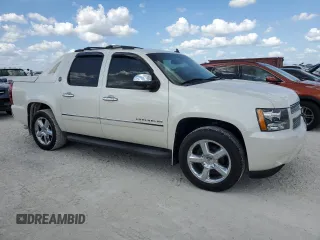 2013 Chevrolet Avalanche LTZ with VIN 3GNTKGE78DG305390, listed as a Copart auction lot 77601504 with 0 mi miles and Non Repairable. Bid and sale history available at carsss.com. Image 4.