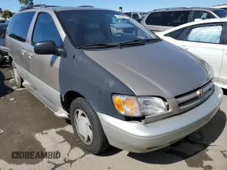 2000 Toyota Sienna LE with VIN 4T3ZF13C1YU288572, listed as a Copart auction lot 46656064 with 205,351 mi miles and Non Repairable. Bid and sale history available at DreamBid. Image 4.