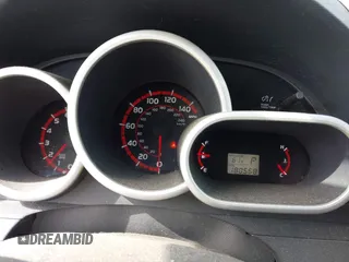 2009 Pontiac Vibe with VIN 5Y2SM67069Z422076, listed as a IAAI auction lot 42158045 with 180,568 mi miles. Bid and sale history available at carsss.com. Image 6.