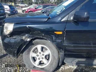 2006 Honda Pilot EX with VIN 5FNYF28466B049833, listed as a IAAI auction lot 41939721 with 238,995 mi miles and . Bid and sale history available at DreamBid. Image 6.