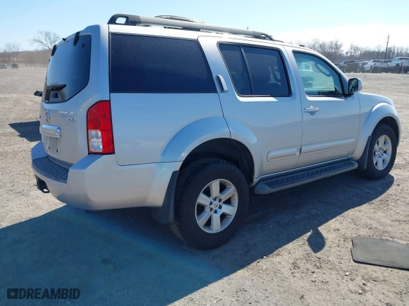 2008 Nissan Pathfinder LE with VIN 5N1AR18B98C620745, listed as a IAAI auction lot 41768199 with 208,299 mi miles. Bid and sale history available at carsss.com. Image 4.