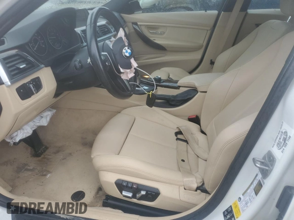 2016 BMW 3 Series 320i xDrive z VIN WBA8E5G54GNU20471, wystawiony jako Copart lot #60558675 z przebiegiem 79 978 mil mil oraz Szkoda całkowita • Salvage title. Historia ofert i sprzedaży dostępna na DreamBid. Obrazek 7.