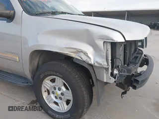 2008 Chevrolet Tahoe LS with VIN 1GNFC13C18R185820, listed as a IAAI auction lot 42662827 with 186,500 mi miles and . Bid and sale history available at DreamBid. Image 18.
