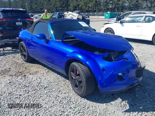 2006 Mazda MX-5 Miata Touring z VIN JM1NC25F560104482, wystawiony jako IAAI lot #42045035 z przebiegiem 131 892 mil mil oraz . Historia ofert i sprzedaży dostępna na DreamBid. Obrazek 1.