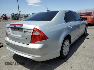 2010 Ford Fusion Hybrid z VIN 3FADP0L39AR273836, wystawiony jako Copart lot #54815095 z przebiegiem 245 960 mil mil oraz Czysty tytuł • Clean title. Historia ofert i sprzedaży dostępna na DreamBid. Obrazek 3.