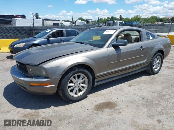 2005 Ford Mustang Deluxe z VIN 1ZVFT80N755155096, wystawiony jako IAAI lot #42251557 z przebiegiem 232 186 mil mil oraz . Historia ofert i sprzedaży dostępna na DreamBid. Obrazek 2.