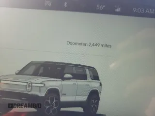 2024 Rivian R1S Adventure z VIN 7PDSGBBA5RN044560, wystawiony jako Copart lot #70594924 z przebiegiem 2449 mil mil oraz Szkody całkowita. Historia ofert i sprzedaży dostępna na DreamBid. Obrazek 9.