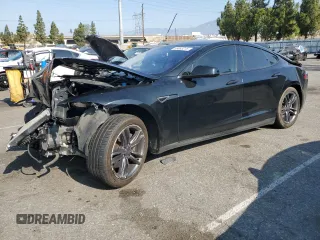 2013 Tesla Model S Performance z VIN 5YJSA1CP6DFP27686, wystawiony jako Copart lot #65083215 z przebiegiem Nie podano mil oraz Szkoda całkowita • Salvage title. Historia ofert i sprzedaży dostępna na DreamBid. Obrazek 1.