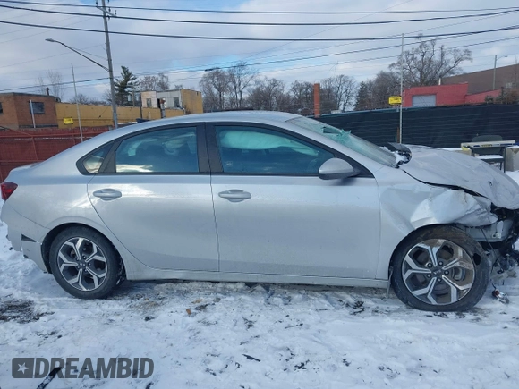 2021 Kia Forte LXS z VIN 3KPF24AD5ME270044, wystawiony jako IAAI lot #41405638 z przebiegiem 82 963 mil mil oraz . Historia ofert i sprzedaży dostępna na DreamBid. Obrazek 13.