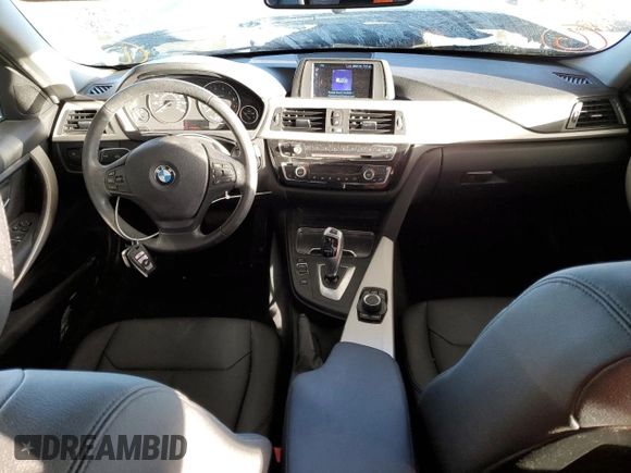 2018 BMW 3 Series 320i z VIN WBA8A9C53JAH13580, wystawiony jako Copart lot #74579773 z przebiegiem 26 828 mil mil oraz Nie do naprawy • Non repairable. Historia ofert i sprzedaży dostępna na DreamBid. Obrazek 8.