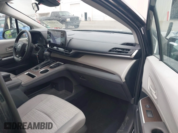 2022 Toyota Sienna LE z VIN 5TDKSKFC1NS042455, wystawiony jako IAAI lot #41921094 z przebiegiem 84 810 mil mil oraz . Historia ofert i sprzedaży dostępna na DreamBid. Obrazek 5.