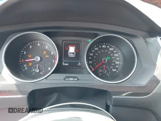 2021 Volkswagen Tiguan SE z VIN 3VV3B7AX0MM047478, wystawiony jako IAAI lot #42144239 z przebiegiem 55 468 mil mil oraz . Historia ofert i sprzedaży dostępna na DreamBid. Obrazek 7.