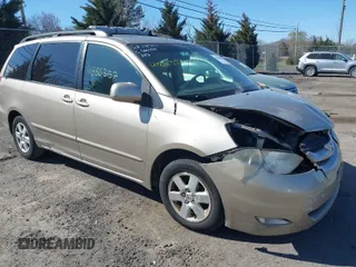 2010 Toyota Sienna XLE with VIN 5TDYK4CC0AS302669, listed as a IAAI auction lot 41886357 with 200,039 mi miles. Bid and sale history available at carsss.com. Image 1.