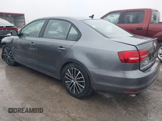 2015 Volkswagen Jetta SE с VIN 3VWD17AJ7FM320420, выставлен на аукционе IAAI как лот 41495266 с пробегом 132 031 миль миль и . История ставок и продаж доступна на DreamBid. Изображение 3.