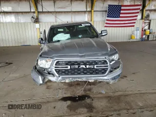 2022 Ram 1500 Big Horn z VIN 1C6SRFFT4NN119786, wystawiony jako Copart lot #52823155 z przebiegiem 26 974 mil mil oraz Szkoda całkowita • Salvage title. Historia ofert i sprzedaży dostępna na DreamBid. Obrazek 5.
