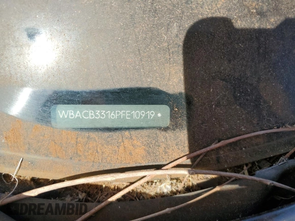 1993 BMW 3 Series z VIN WBACB3316PFE10919, wystawiony jako Copart lot #76412814 z przebiegiem 113 386 mil mil oraz Czysty tytuł • Clean title. Historia ofert i sprzedaży dostępna na DreamBid. Obrazek 12.