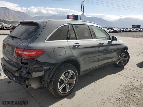 2019 Mercedes-Benz GLC with VIN WDC0G5EBXKF606192, listed as a Copart auction lot 77426724 with 26,562 mi miles and Salvage Title. Bid and sale history available at carsss.com. Image 3.