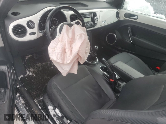 2014 Volkswagen Beetle with VIN 3VWHX7AT1EM617442, listed as a Copart auction lot 89093225 with 74,146 mi miles and Salvage Title. Bid and sale history available at DreamBid. Image 8.