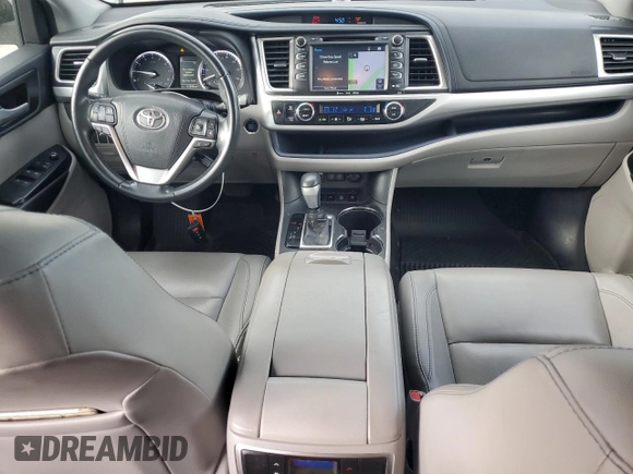 2018 Toyota Highlander SE with VIN 5TDJZRFH8JS538021, listed as a Copart auction lot 63496775 with 43,586 mi miles and Salvage title. Bid and sale history available at DreamBid. Image 8.