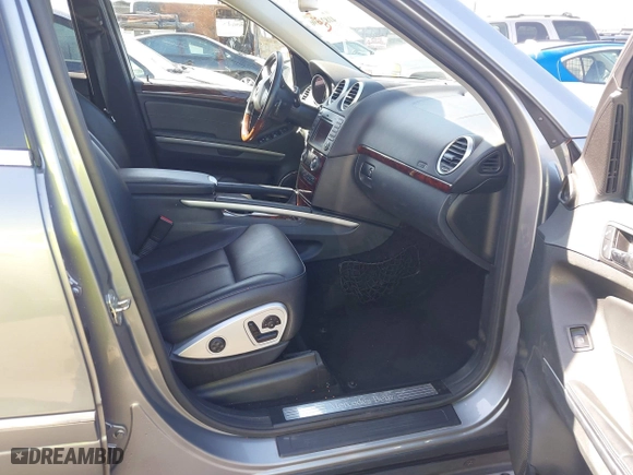 2011 Mercedes-Benz GL-Class GL 450 with VIN 4JGBF7BE1BA692013, listed as a IAAI auction lot 41824196 with 138,710 mi miles. Bid and sale history available at carsss.com. Image 5.