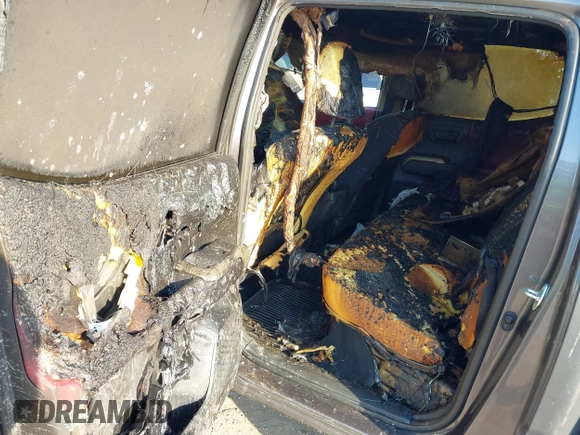 2021 Toyota Tacoma SR z VIN 5TFCZ5AN3MX272033, wystawiony jako IAAI lot #41689129 z przebiegiem Nie podano mil oraz . Historia ofert i sprzedaży dostępna na DreamBid. Obrazek 6.