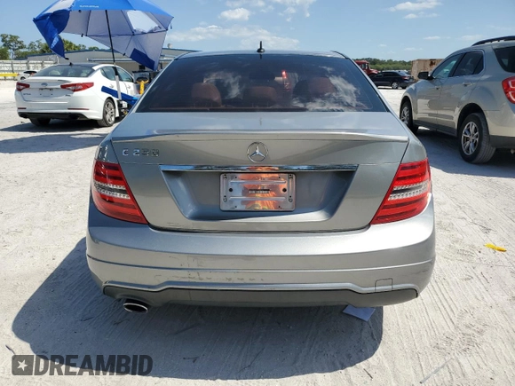2014 Mercedes-Benz C 250 Sport z VIN WDDGF4HB1EG248594, wystawiony jako Copart lot #57993475 z przebiegiem 100 220 mil mil oraz Czysty tytuł • Clean title. Historia ofert i sprzedaży dostępna na DreamBid. Obrazek 6.