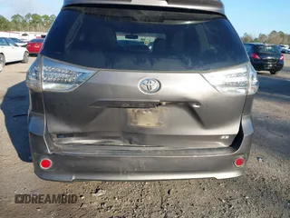 2012 Toyota Sienna SE with VIN 5TDXK3DC9CS189005, listed as a IAAI auction lot 41482337 with 267,618 mi miles. Bid and sale history available at carsss.com. Image 6.