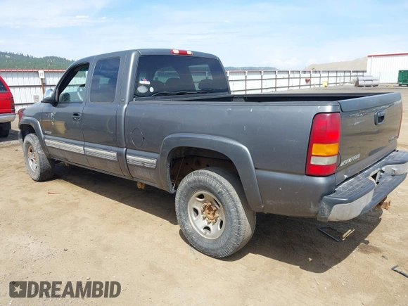 2000 Chevrolet Silverado 2500 LS z VIN 1GCGK29U7YE398008, wystawiony jako IAAI lot #42432596 z przebiegiem 217 691 mil mil oraz . Historia ofert i sprzedaży dostępna na DreamBid. Obrazek 3.