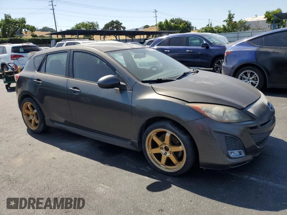 2011 Mazda 3 S Sport z VIN JM1BL1K59B1376286, wystawiony jako Copart lot #59350725 z przebiegiem 156 984 mil mil oraz Czysty tytuł • Clean title. Historia ofert i sprzedaży dostępna na DreamBid. Obrazek 4.