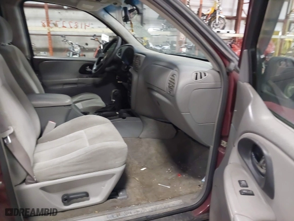 2005 Chevrolet TrailBlazer LS with VIN 1GNET16SX56147062, listed as a IAAI auction lot 41872738 with 206,064 mi miles. Bid and sale history available at carsss.com. Image 5.