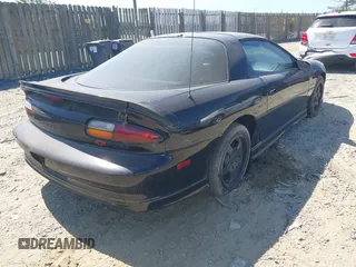 1998 Chevrolet Camaro Z28 z VIN 2G1FP22G2W2118336, wystawiony jako IAAI lot #42112851 z przebiegiem 122 385 mil mil oraz . Historia ofert i sprzedaży dostępna na DreamBid. Obrazek 4.