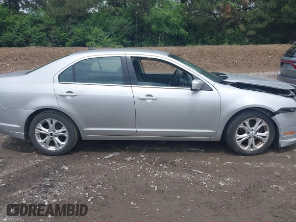 2012 Ford Fusion SE z VIN 3FAHP0HA3CR421636, wystawiony jako IAAI lot #42454385 z przebiegiem 138 282 mil mil oraz . Historia ofert i sprzedaży dostępna na DreamBid. Obrazek 13.