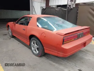 1990 Pontiac Firebird z VIN 1G2FS23T9LL219603, wystawiony jako IAAI lot #41774239 z przebiegiem 135 648 mil mil oraz . Historia ofert i sprzedaży dostępna na DreamBid. Obrazek 3.