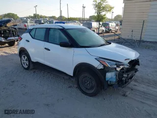 2022 Nissan Kicks S with VIN 3N1CP5BV5NL518813, listed as a IAAI auction lot 41693543 with 53,697 mi miles. Bid and sale history available at carsss.com. Image 1.
