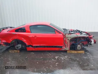 2006 Ford Mustang GT Deluxe z VIN 1ZVFT82HX65243603, wystawiony jako IAAI lot #42251021 z przebiegiem Nie podano mil oraz . Historia ofert i sprzedaży dostępna na DreamBid. Obrazek 13.