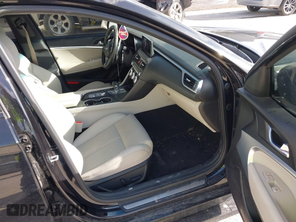 2023 Genesis G70 2.0T z VIN KMTG34TA1PU122551, wystawiony jako IAAI lot #41474272 z przebiegiem 38 964 mil mil oraz . Historia ofert i sprzedaży dostępna na DreamBid. Obrazek 5.