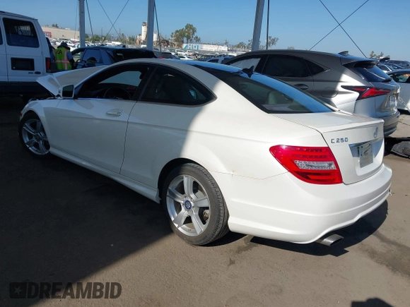2013 Mercedes-Benz C 250 с VIN WDDGJ4HBXDG032143, выставлен на аукционе IAAI как лот 42517710 с пробегом Не указан миль и . История ставок и продаж доступна на DreamBid. Изображение 3.