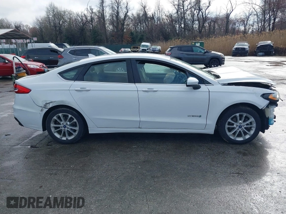 2019 Ford Fusion Hybrid SE with VIN 3FA6P0LUXKR104850, listed as a IAAI auction lot 41870242 with 114,943 mi miles. Bid and sale history available at carsss.com. Image 14.