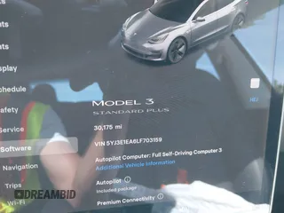 2020 Tesla Model 3 Standard Range Plus z VIN 5YJ3E1EA6LF703159, wystawiony jako IAAI lot #42099718 z przebiegiem 30 175 mil mil oraz . Historia ofert i sprzedaży dostępna na DreamBid. Obrazek 15.