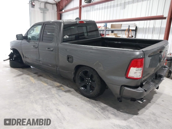 2021 Ram 1500 Big Horn z VIN 1C6SRFBT8MN696504, wystawiony jako IAAI lot #41669093 z przebiegiem 63 356 mil mil oraz . Historia ofert i sprzedaży dostępna na DreamBid. Obrazek 3.