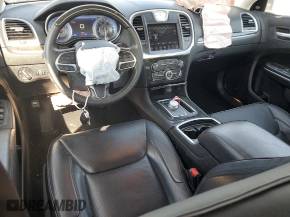 2019 Chrysler 300 Limited z VIN 2C3CCAEG4KH609787, wystawiony jako Copart lot #52193465 z przebiegiem 81 234 mil mil oraz Szkoda całkowita • Salvage title. Historia ofert i sprzedaży dostępna na DreamBid. Obrazek 8.