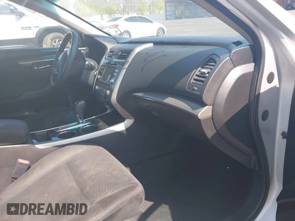 2014 Nissan Altima SV with VIN 1N4AL3AP0EC323033, listed as a IAAI auction lot 41665147 with 145,271 mi miles and . Bid and sale history available at carsss.com. Image 5.