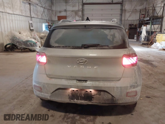 2021 Hyundai Venue Denim z VIN KMHRC8A33MU081091, wystawiony jako IAAI lot #41391922 z przebiegiem 49 343 mil mil oraz . Historia ofert i sprzedaży dostępna na DreamBid. Obrazek 16.
