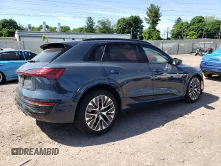 2024 Audi Q8 e-tron Premium Plus z VIN WA15AAGE7RB016864, wystawiony jako Copart lot #56564354 z przebiegiem 11 541 mil mil oraz Szkody całkowita. Historia ofert i sprzedaży dostępna na DreamBid. Obrazek 3.
