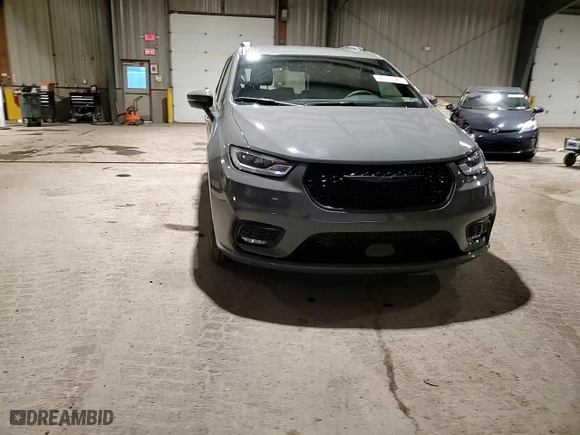 2022 Chrysler Pacifica Touring L with VIN 2C4RC1BG9NR187847, listed as a Copart auction lot 48363525 with 20,514 mi miles and Salvage Title. Bid and sale history available at carsss.com. Image 12.