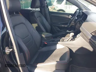 2019 Volkswagen Jetta GLI S z VIN 3VW6T7BU5KM240619, wystawiony jako IAAI lot #41606714 z przebiegiem 86 557 mil mil oraz . Historia ofert i sprzedaży dostępna na DreamBid. Obrazek 5.