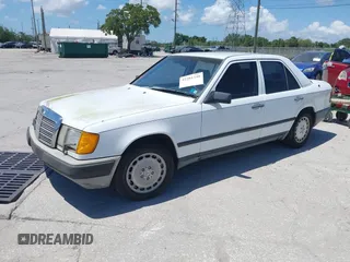 1987 Mercedes-Benz 300 z VIN WDBEB33D8HA427656, wystawiony jako IAAI lot #42281340 z przebiegiem 78 621 mil mil oraz . Historia ofert i sprzedaży dostępna na DreamBid. Obrazek 2.